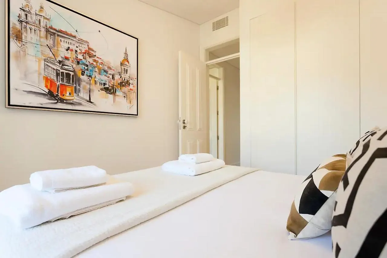 Flh Mouraria Art Apartment With Pool Лиссабон