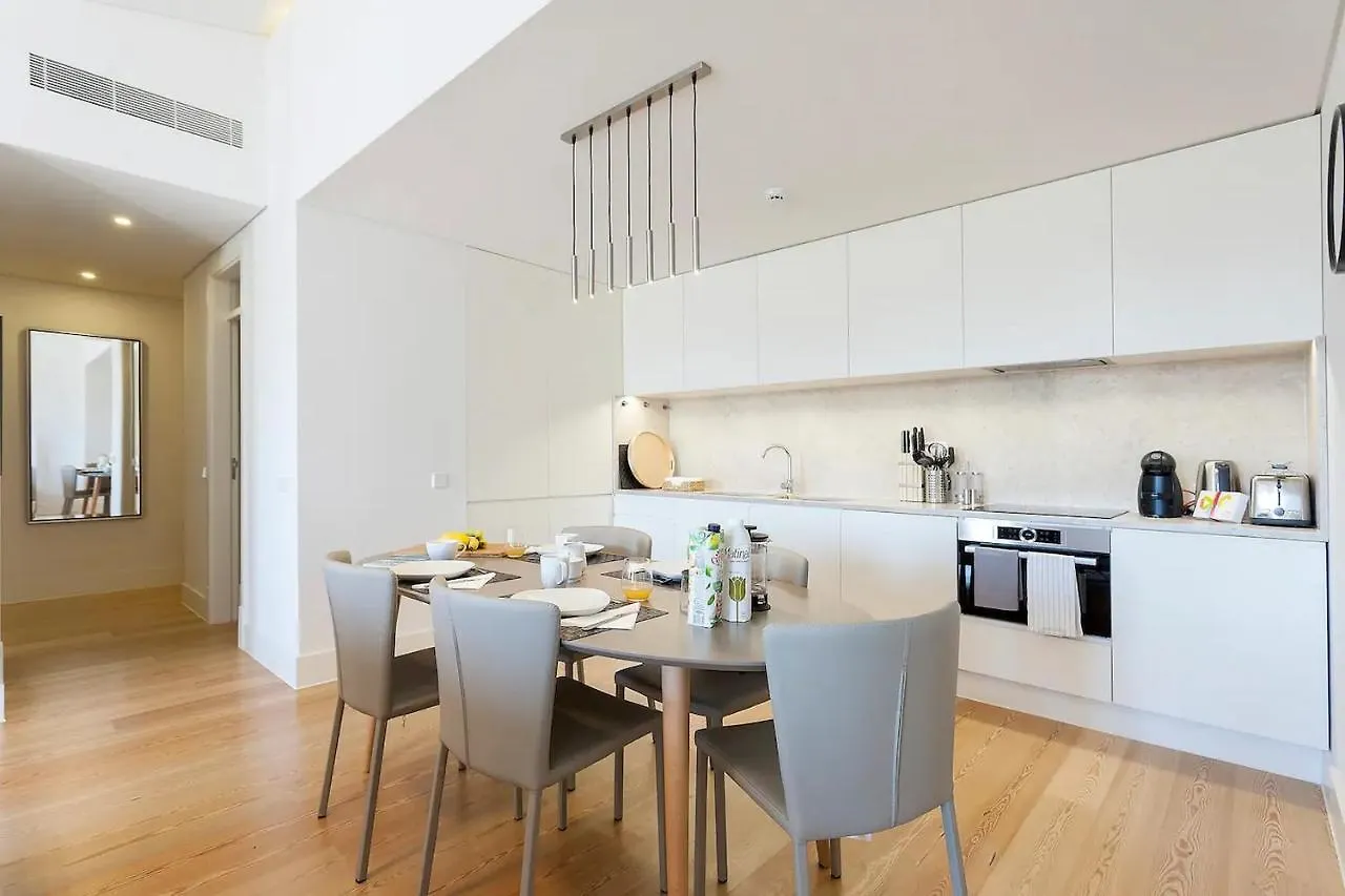 Flh Mouraria Art Apartment With Pool Лиссабон